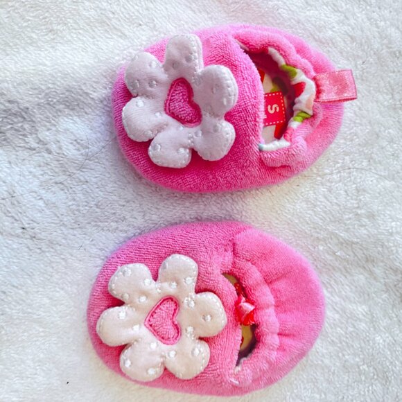 Carter’s Pink Flower Slippers & Baby Booties Bundle – Size S (0–6M) - Picture 4 of 5